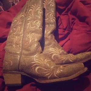 Cavenders boots